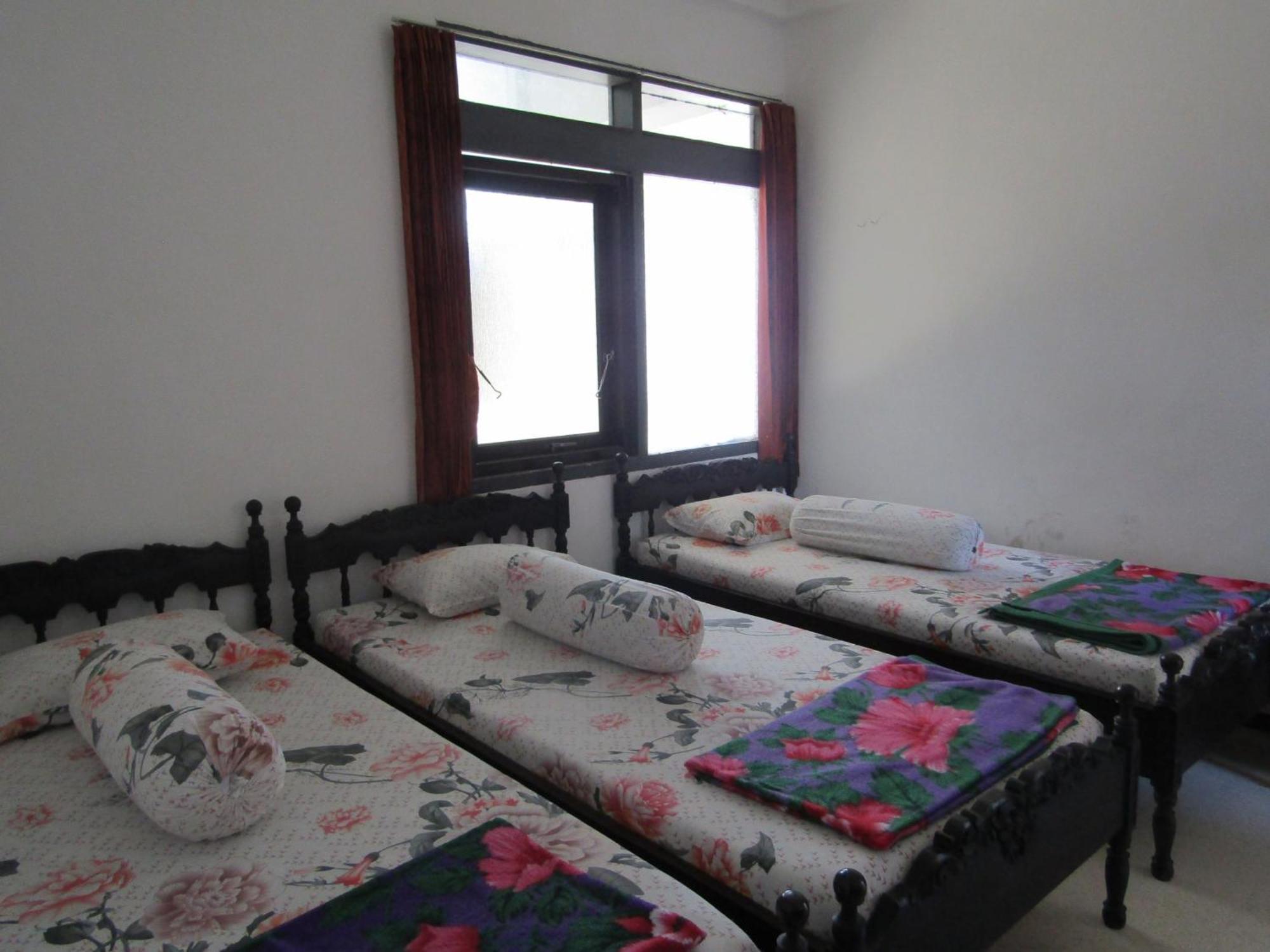 Hotel Pantes Sarangan Buitenkant foto